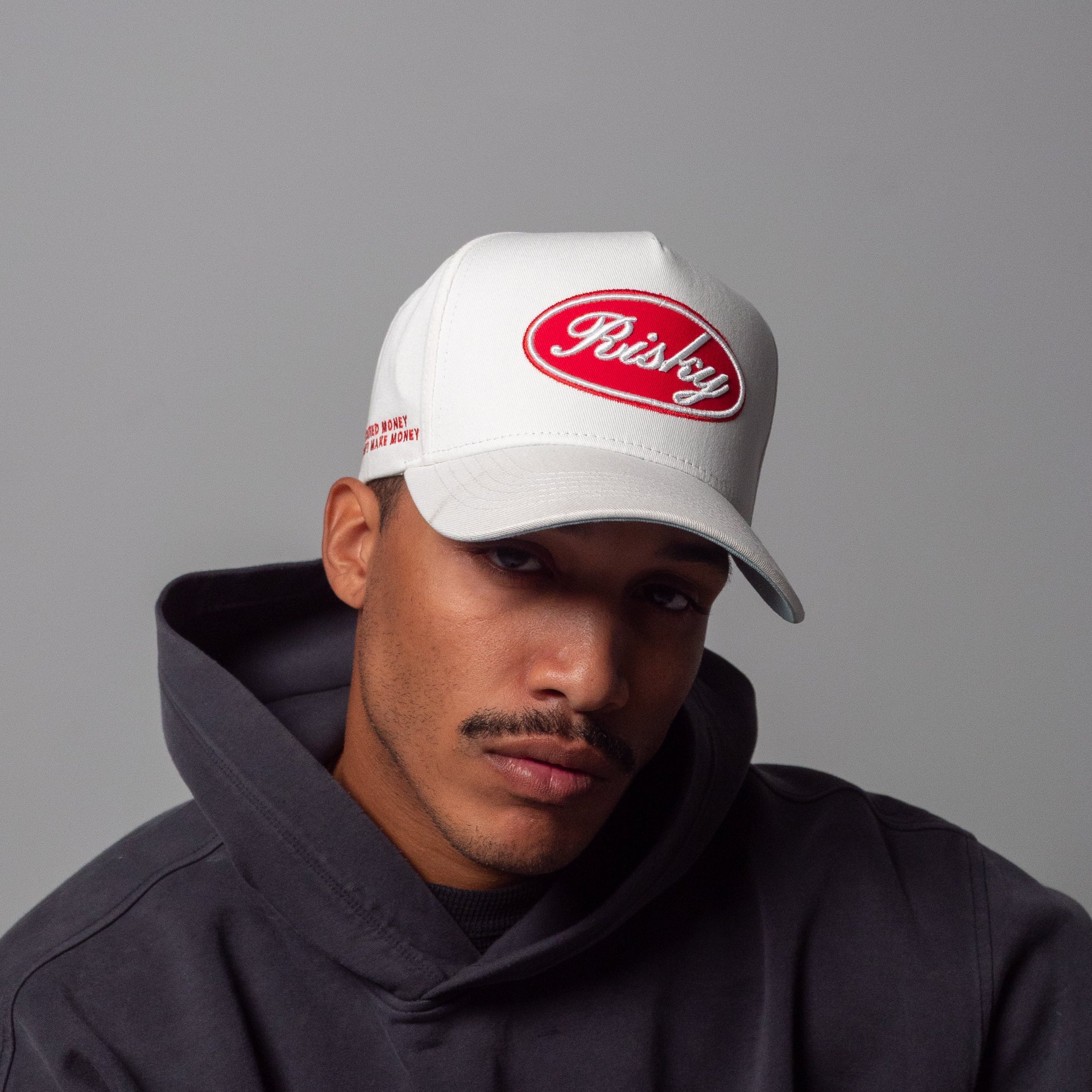 The Risky Snapback // White & Red – Arriviste