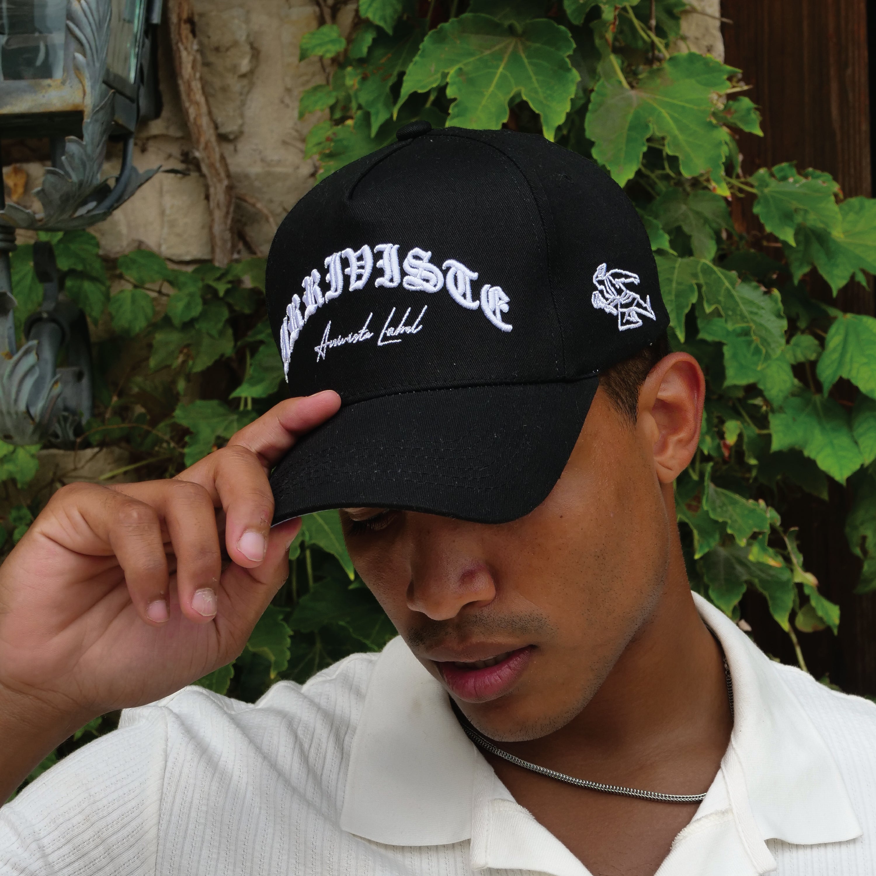 Old English Snapback  // Black & White